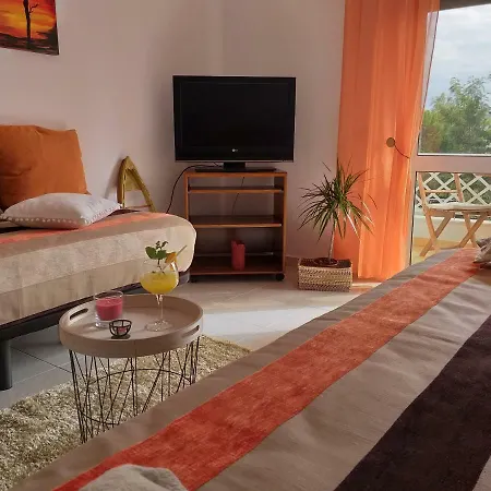 Pretty Sunny Guest Apartment Lagos Exterior photo