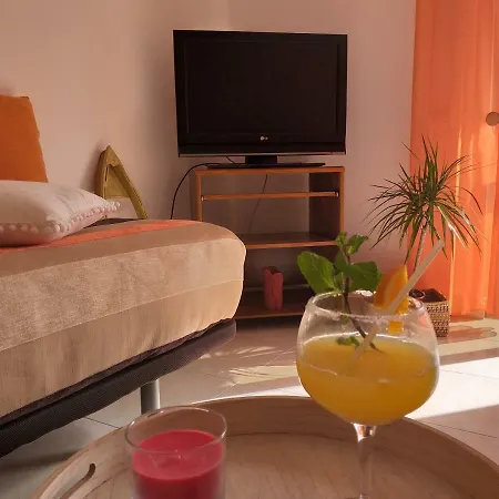 Pretty Sunny Guest Apartment Lagos Exterior photo